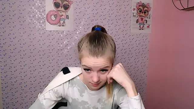 Snapshot of AliceFlirtt_ chatting on December 20, 8:28 am AliceFlirtt online show from December 20, 8:28 am