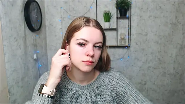 Snapshot of AliceFlirtt_ chatting on December 27, 7:29 am AliceFlirtt online show from December 27, 7:29 am