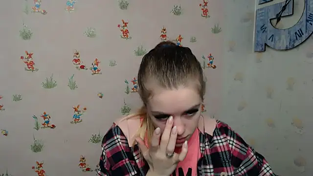 Snapshot of AliceFlirtt_ chatting on February 5, 8:11 am AliceFlirtt online show from February 5, 8:11 am