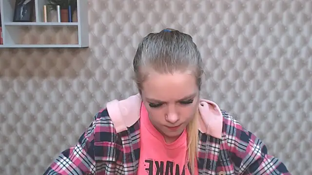 Snapshot of AliceFlirtt_ chatting on February 5, 1:44 pm AliceFlirtt online show from February 5, 1:44 pm