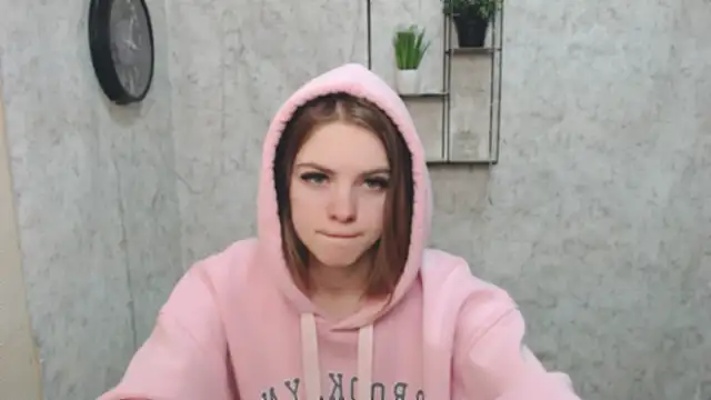 Snapshot of AliceFlirtt_ chatting on February 8, 11:01 am AliceFlirtt online show from February 8, 11:01 am