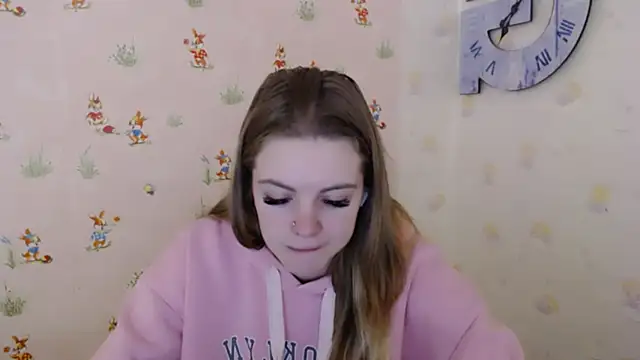 Snapshot of AliceFlirtt_ chatting on February 14, 11:31 am AliceFlirtt online show from February 14, 11:31 am