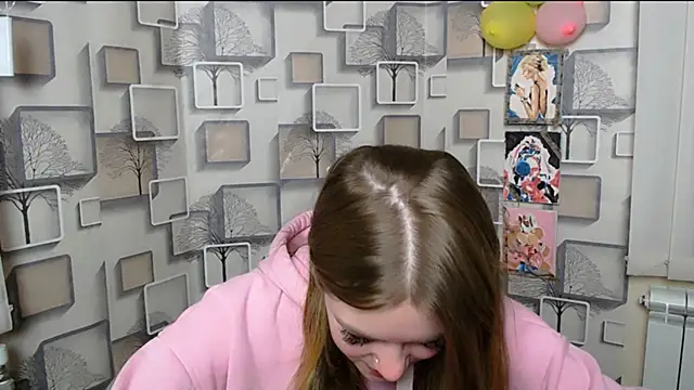 Snapshot of AliceFlirtt_ chatting on March 3, 8:38 am AliceFlirtt online show from March 3, 8:38 am