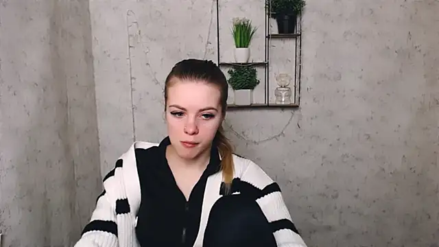 Snapshot of AliceFlirtt_ chatting on March 5, 11:38 am AliceFlirtt online show from March 5, 11:38 am
