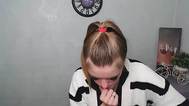 Snapshot of AliceFlirtt_ chatting on March 6, 3:02 pm AliceFlirtt online show from March 6, 3:02 pm