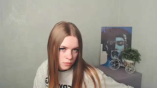 Snapshot of AliceFlirtt_ chatting on March 19, 8:12 am AliceFlirtt online show from March 19, 8:12 am