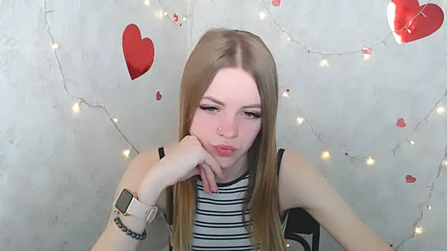 Snapshot of AliceFlirtt_ chatting on March 21, 6:18 pm AliceFlirtt online show from March 21, 6:18 pm