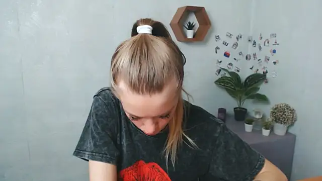 Snapshot of AliceFlirtt_ chatting on September 9, 9:53 am AliceFlirtt online show from September 9, 9:53 am