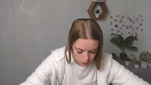 Snapshot of AliceFlirtt_ chatting on September 27, 9:03 am AliceFlirtt online show from September 27, 9:03 am