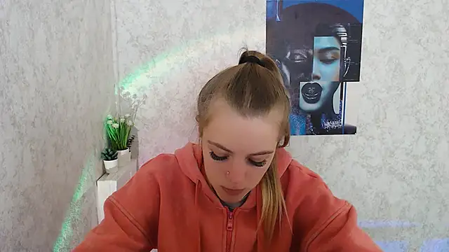 Snapshot of AliceFlirtt_ chatting on October 2, 8:10 am AliceFlirtt online show from October 2, 8:10 am