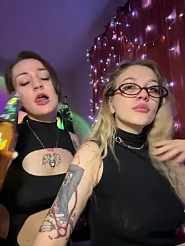 Snapshot of Dooubletroublee chatting on January 18, 2:03 am Dooubletroublee online show from January 18, 2:03 am