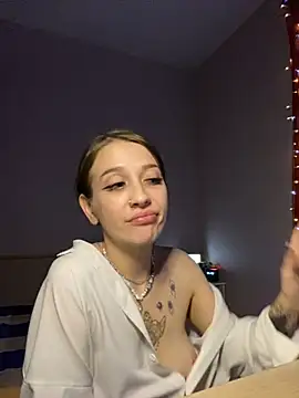 Snapshot of Dooubletroublee chatting on February 24, 12:41 am Dooubletroublee online show from February 24, 12:41 am