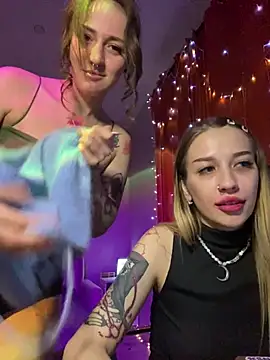 Snapshot of Dooubletroublee chatting on March 22, 2:59 am Dooubletroublee online show from March 22, 2:59 am