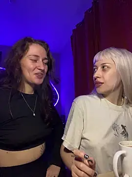 Snapshot of Dooubletroublee chatting on September 30, 8:03 pm Dooubletroublee online show from September 30, 8:03 pm