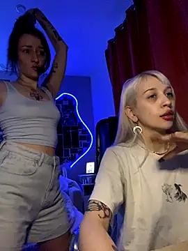 Snapshot of Dooubletroublee chatting on October 5, 3:10 pm Dooubletroublee online show from October 5, 3:10 pm