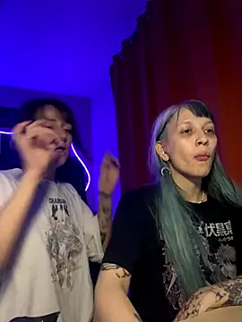 Snapshot of Dooubletroublee chatting on November 6, 11:48 pm Dooubletroublee online show from November 6, 11:48 pm