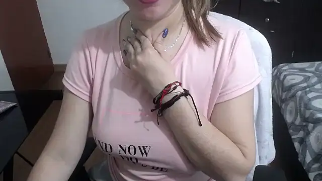 Snapshot of Luna_girlhot_ chatting on February 8, 4:36 am Luna girlhot online show from February 8, 4:36 am