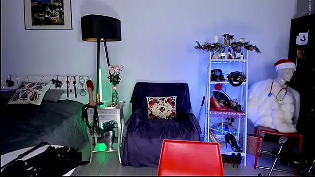 Snapshot of MissAliciaFD chatting on December 12, 4:32 pm MissAliciaFD online show from December 12, 4:32 pm