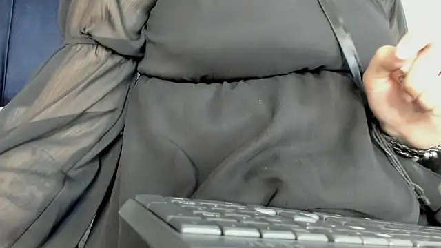 Adeelinee online show from January 31, 7:51 pm