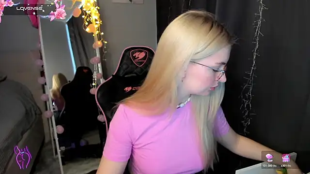 Kimmy powell online show from April 6, 2:42 am