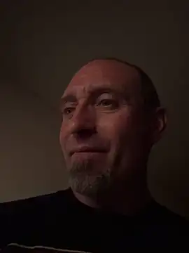 Snapshot of El_Gizmo chatting on December 13, 7:36 am El Gizmo online show from December 13, 7:36 am
