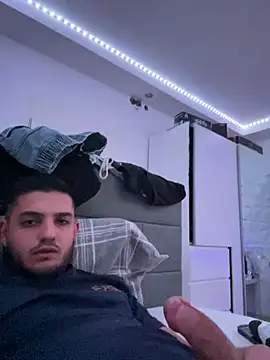 Snapshot of Furko_33 chatting on July 1, 7:57 pm Furko 33 online show from July 1, 7:57 pm