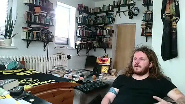 Snapshot of sunr1sa chatting on February 6, 9:23 am sunr1sa online show from February 6, 9:23 am