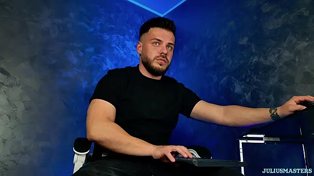 juliusmasters online show from April 5, 8:39 pm