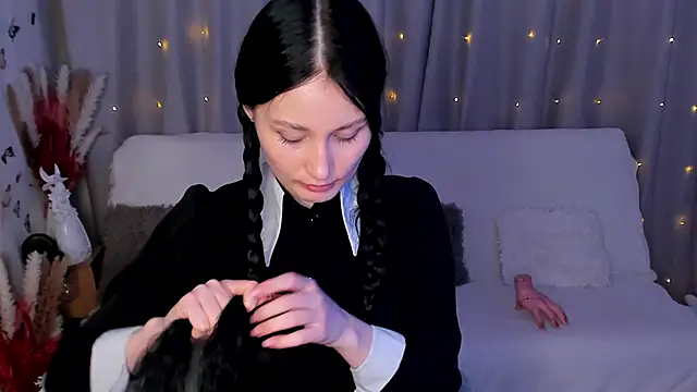 Snapshot of LisaMooore chatting on February 13, 10:43 pm LisaMooore online show from February 13, 10:43 pm