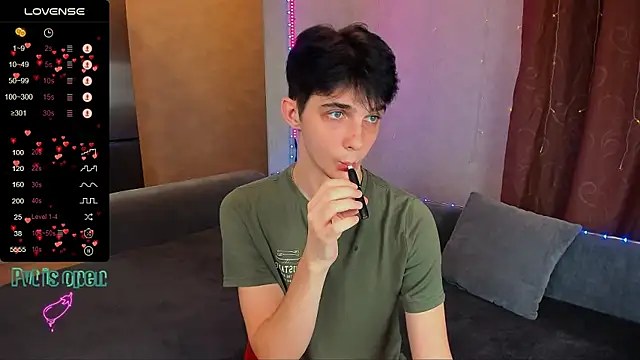 Aaron Boom online show from November 30, 10:14 pm