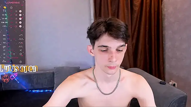 Aaron Boom online show from April 17, 9:40 pm