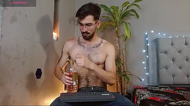 Mr WhiteCock online show from March 11, 12:33 am