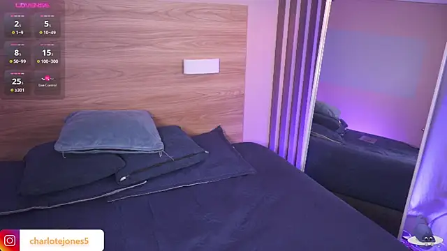 charloottee 1 online show from April 17, 1:52 am