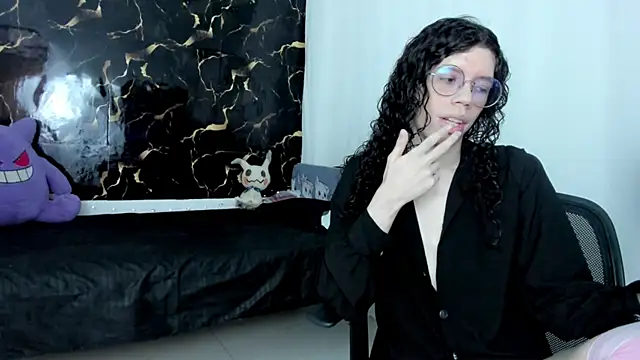 Snapshot of Angel_Dust18 chatting on April 2, 5:10 pm Angel Dust18 online show from April 2, 5:10 pm