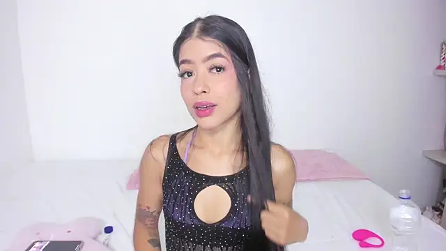 Snapshot of analia_collins chatting on October 1, 12:16 am analia collins online show from October 1, 12:16 am