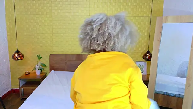 Squirter pussybomb online show from February 18, 3:42 am