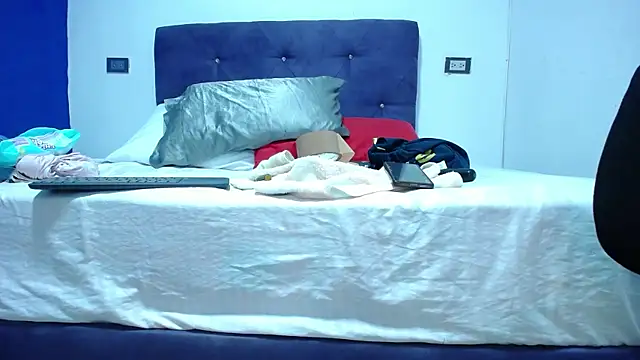 Squirter pussybomb online show from March 7, 4:24 am