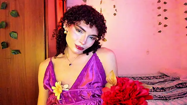 Snapshot of lucianromero chatting on December 16, 5:45 am lucianromero online show from December 16, 5:45 am