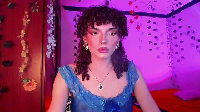 Snapshot of lucianromero chatting on March 6, 5:04 am lucianromero online show from March 6, 5:04 am