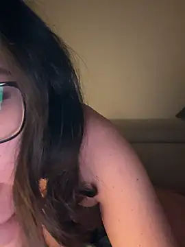 Its Jade online show from February 9, 9:06 pm