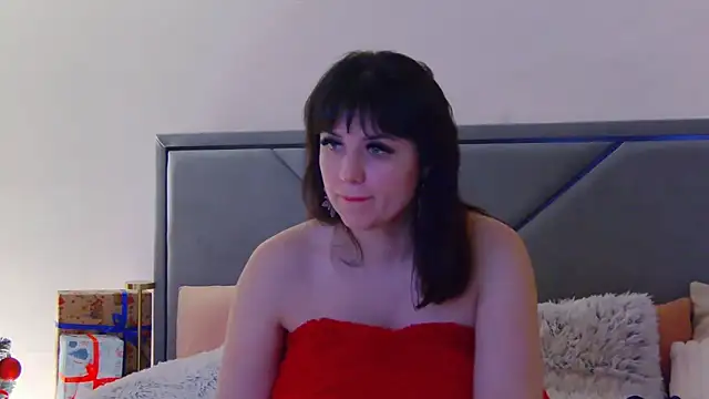 Snapshot of BellaHillss chatting on January 12, 1:11 am BellaHillss online show from January 12, 1:11 am