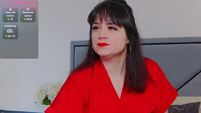 Snapshot of BellaHillss chatting on February 14, 8:21 am BellaHillss online show from February 14, 8:21 am