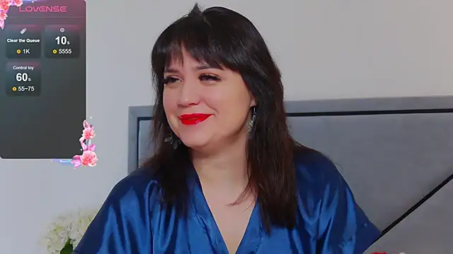 Snapshot of BellaHillss chatting on February 17, 7:58 am BellaHillss online show from February 17, 7:58 am