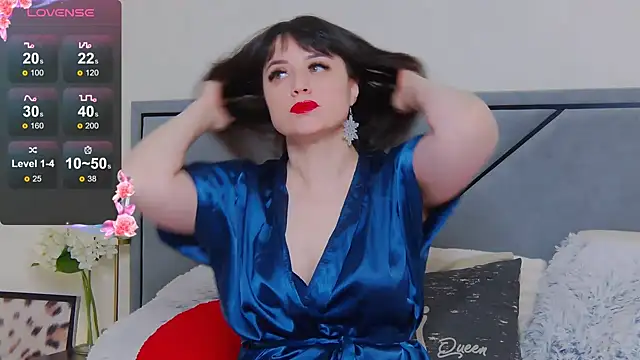 Snapshot of BellaHillss chatting on February 17, 3:53 pm BellaHillss online show from February 17, 3:53 pm