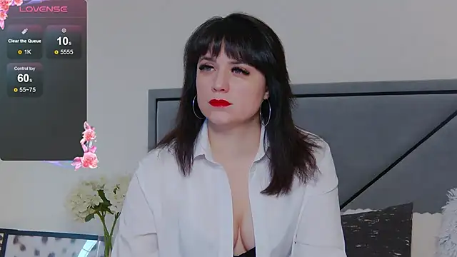 Snapshot of BellaHillss chatting on March 4, 8:02 am BellaHillss online show from March 4, 8:02 am