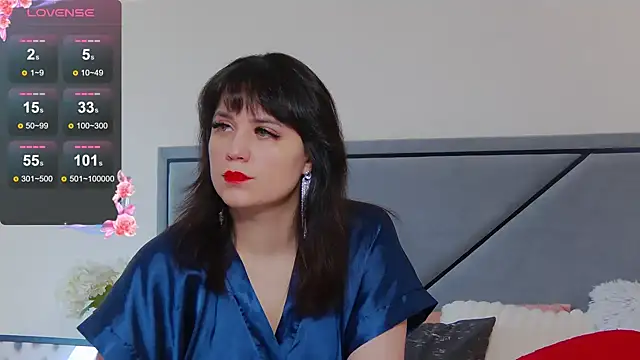 Snapshot of BellaHillss chatting on March 15, 8:04 am BellaHillss online show from March 15, 8:04 am