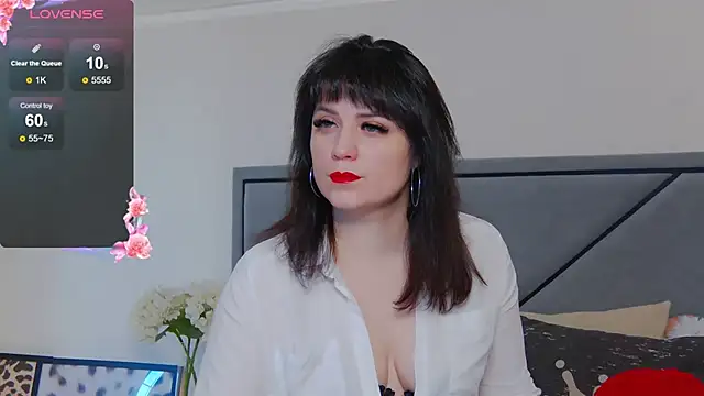 Snapshot of BellaHillss chatting on March 21, 7:55 am BellaHillss online show from March 21, 7:55 am