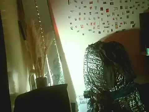 Snapshot of DaddyQuimHot chatting on February 18, 4:15 am DaddyQuimHot online show from February 18, 4:15 am