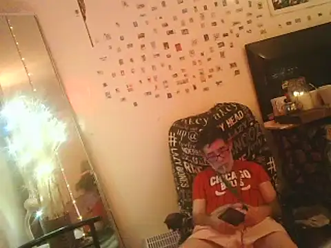 Snapshot of DaddyQuimHot chatting on February 21, 2:39 am DaddyQuimHot online show from February 21, 2:39 am