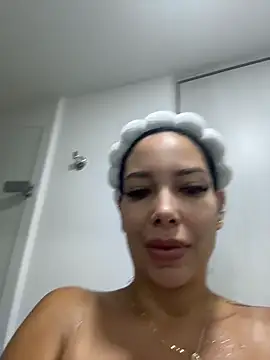 Snapshot of Dakota_diaz_ chatting on May 25, 12:33 pm Dakota diaz online show from May 25, 12:33 pm